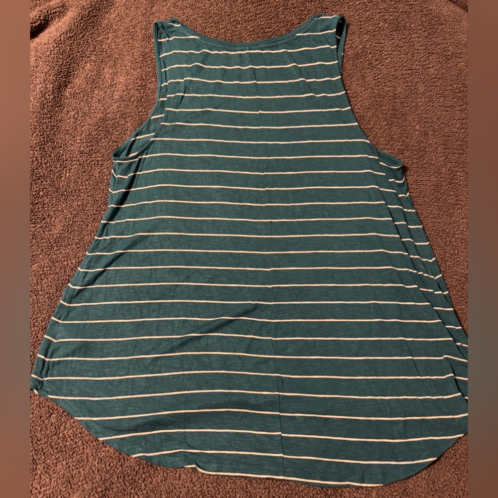 Old Navy Green Sleeveless Relaxed Tank Top - Picture 2 of 3